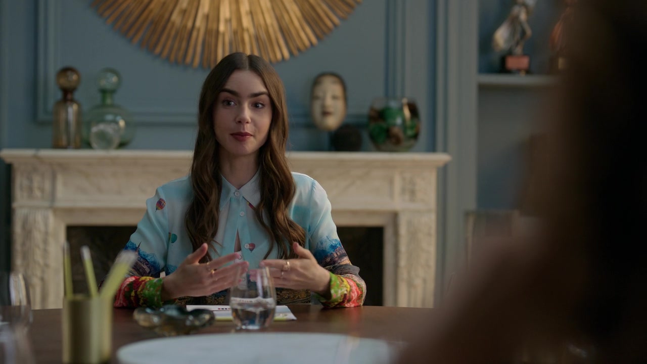 Emily_in_Paris_S01E01_Emily_in_Paris_720p_NF_WEB-DL_DDP5_1_x264-BTN_1230.jpg