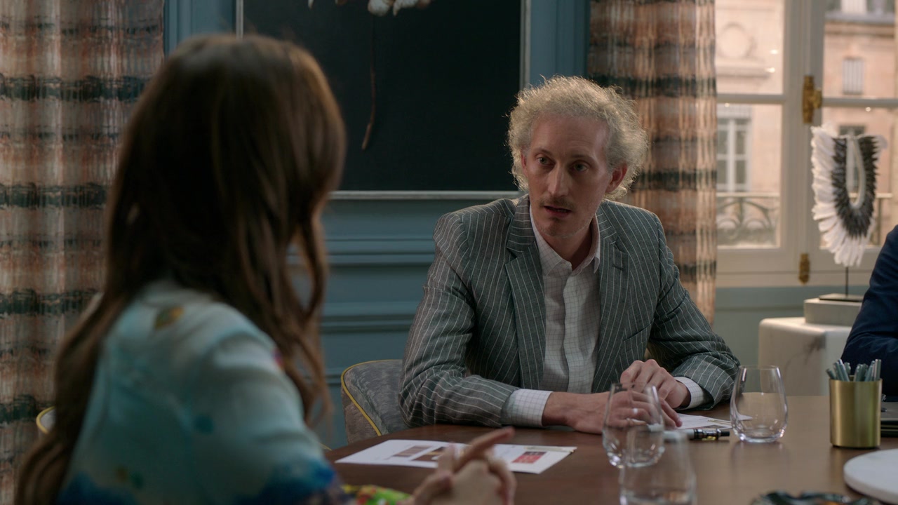 Emily_in_Paris_S01E01_Emily_in_Paris_720p_NF_WEB-DL_DDP5_1_x264-BTN_1235.jpg