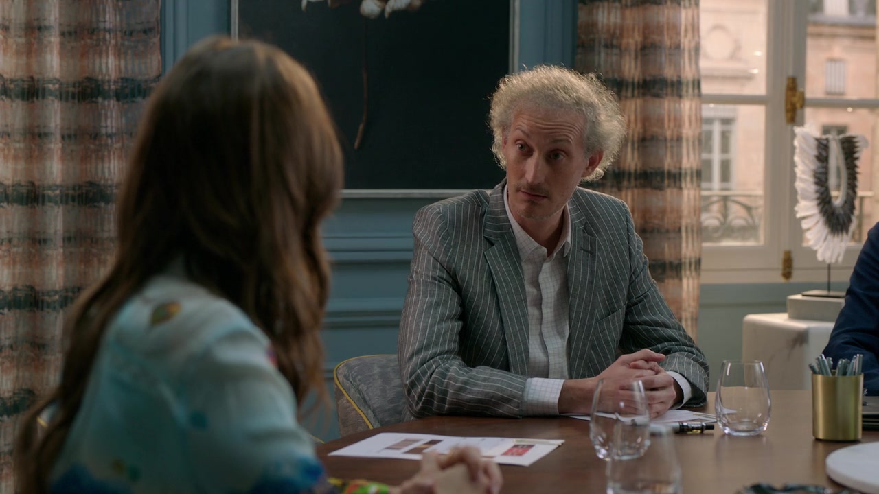Emily_in_Paris_S01E01_Emily_in_Paris_720p_NF_WEB-DL_DDP5_1_x264-BTN_1270.jpg
