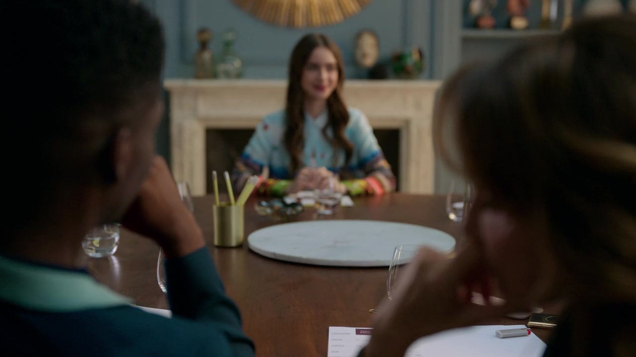 Emily_in_Paris_S01E01_Emily_in_Paris_720p_NF_WEB-DL_DDP5_1_x264-BTN_1293.jpg