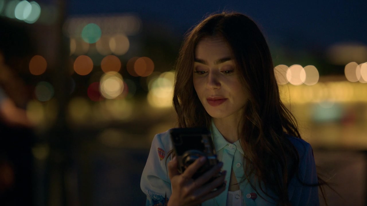 Emily_in_Paris_S01E01_Emily_in_Paris_720p_NF_WEB-DL_DDP5_1_x264-BTN_1368.jpg Emily_in_Paris_S01E01_Emily_in_Paris_720p_NF_WEB-DL_DDP5_1_x264-BTN_1368.jpg