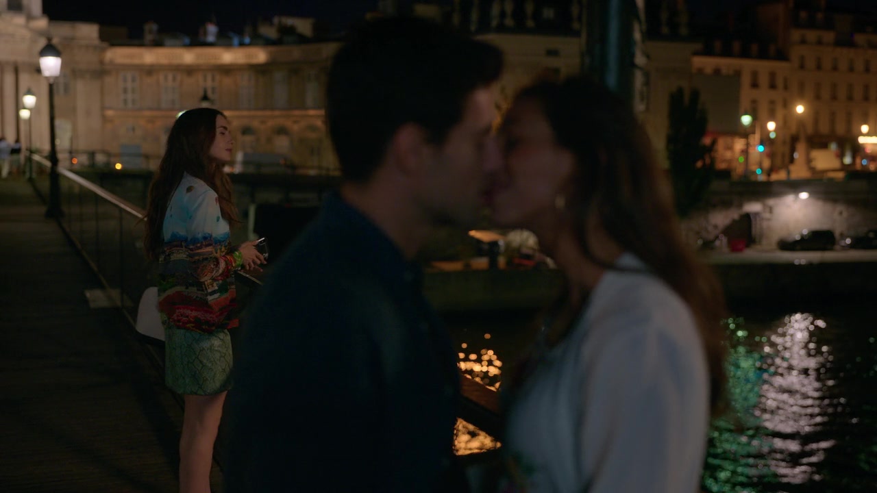 Emily_in_Paris_S01E01_Emily_in_Paris_720p_NF_WEB-DL_DDP5_1_x264-BTN_1410.jpg