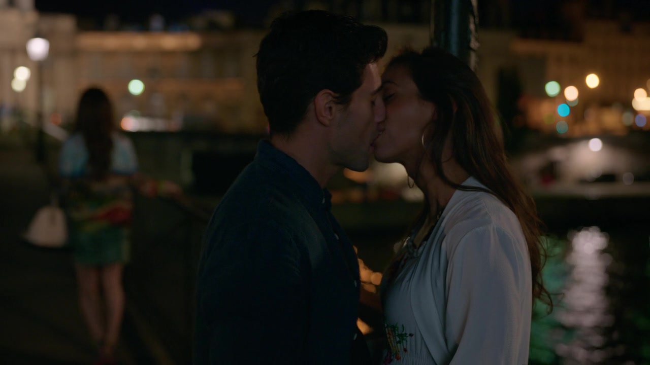 Emily_in_Paris_S01E01_Emily_in_Paris_720p_NF_WEB-DL_DDP5_1_x264-BTN_1413.jpg Emily_in_Paris_S01E01_Emily_in_Paris_720p_NF_WEB-DL_DDP5_1_x264-BTN_1413.jpg