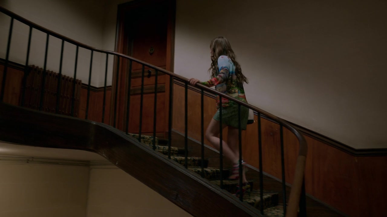 Emily_in_Paris_S01E01_Emily_in_Paris_720p_NF_WEB-DL_DDP5_1_x264-BTN_1470.jpg
