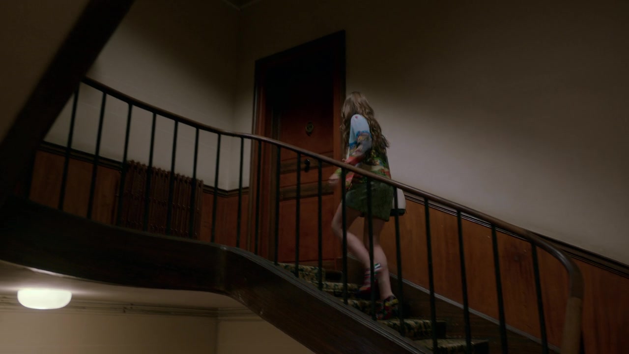 Emily_in_Paris_S01E01_Emily_in_Paris_720p_NF_WEB-DL_DDP5_1_x264-BTN_1472.jpg