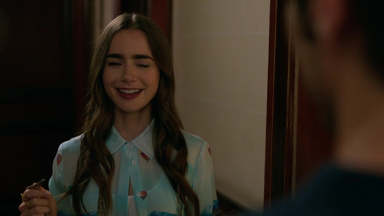 Emily_in_Paris_S01E01_Emily_in_Paris_720p_NF_WEB-DL_DDP5_1_x264-BTN_1493.jpg