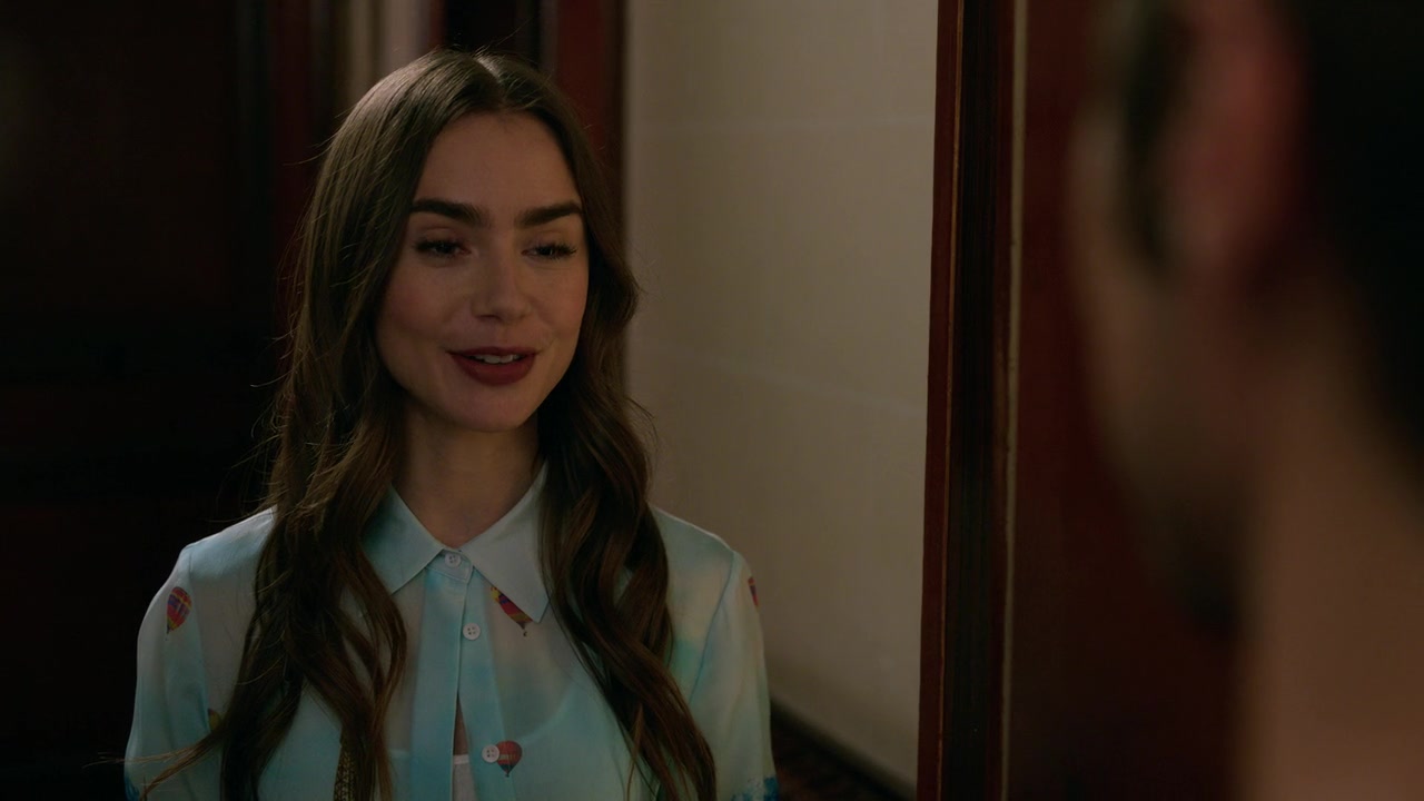 Emily_in_Paris_S01E01_Emily_in_Paris_720p_NF_WEB-DL_DDP5_1_x264-BTN_1521.jpg