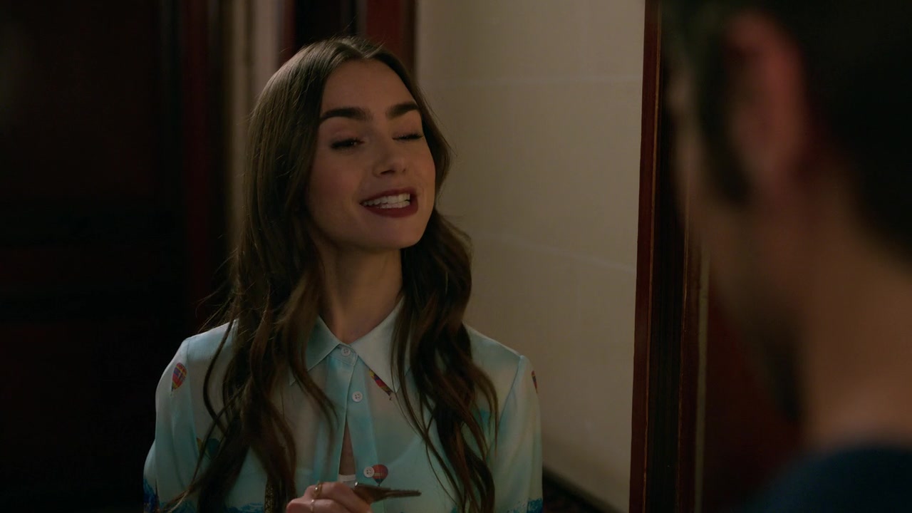 Emily_in_Paris_S01E01_Emily_in_Paris_720p_NF_WEB-DL_DDP5_1_x264-BTN_1548.jpg