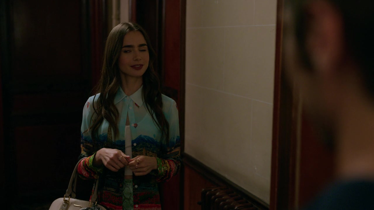 Emily_in_Paris_S01E01_Emily_in_Paris_720p_NF_WEB-DL_DDP5_1_x264-BTN_1555.jpg