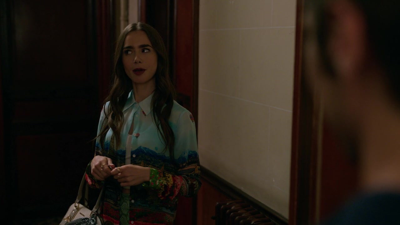 Emily_in_Paris_S01E01_Emily_in_Paris_720p_NF_WEB-DL_DDP5_1_x264-BTN_1556.jpg