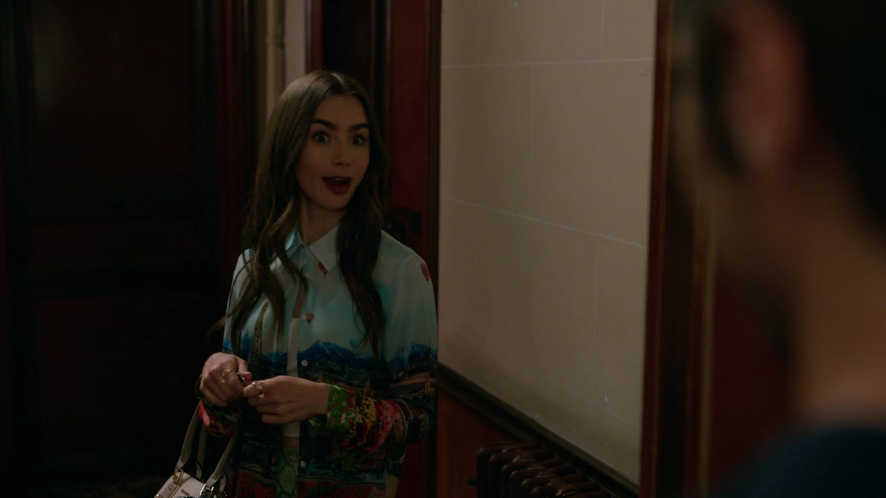 Emily_in_Paris_S01E01_Emily_in_Paris_720p_NF_WEB-DL_DDP5_1_x264-BTN_1557.jpg