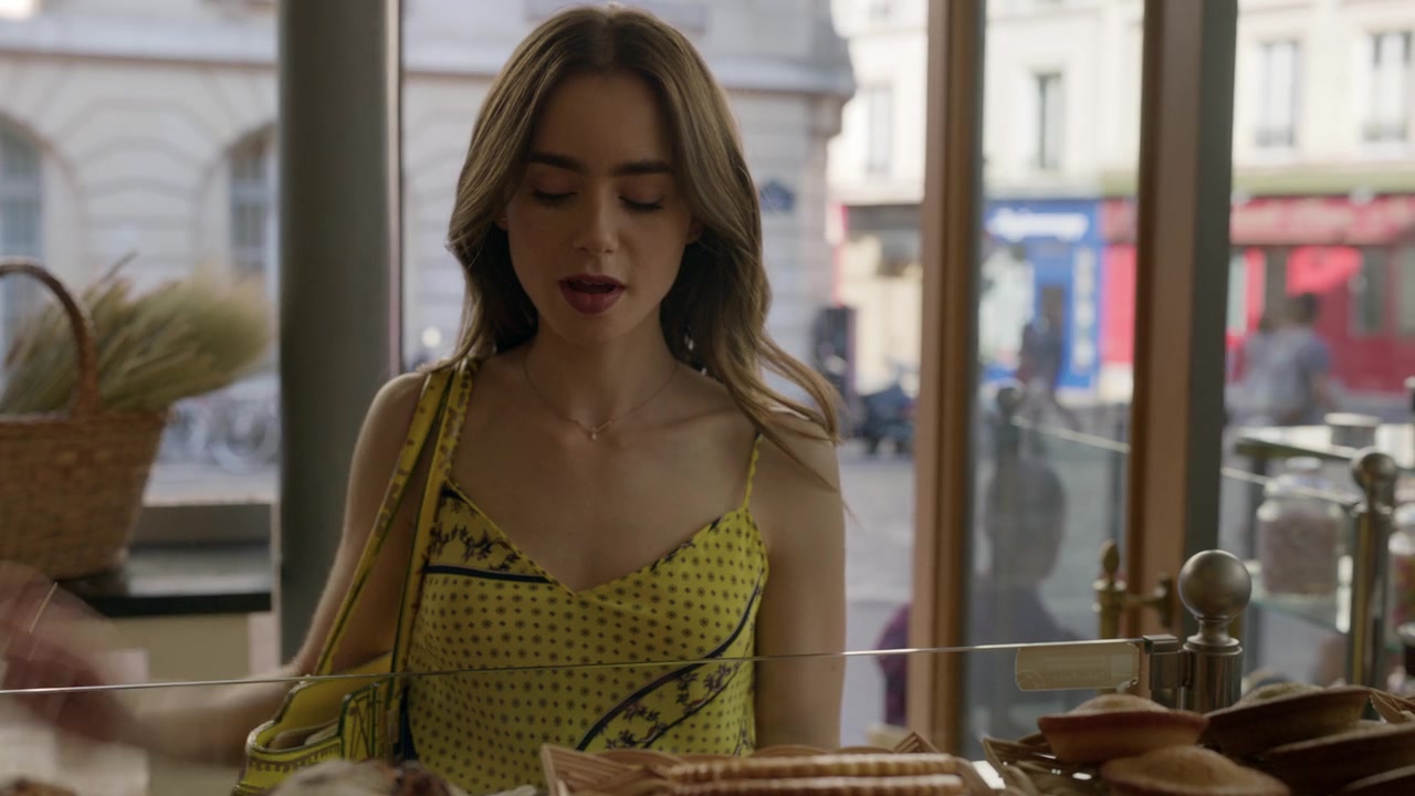 Emily_in_Paris_S01E01_Emily_in_Paris_720p_NF_WEB-DL_DDP5_1_x264-BTN_1590.jpg