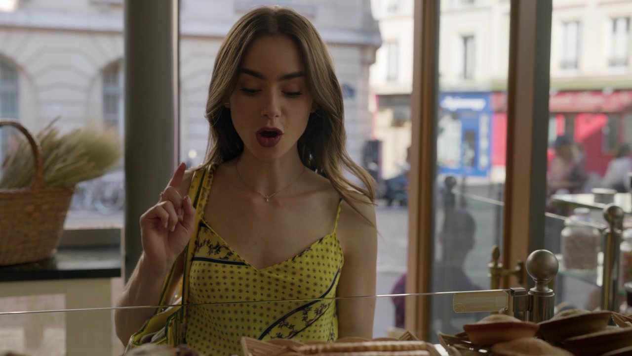 Emily_in_Paris_S01E01_Emily_in_Paris_720p_NF_WEB-DL_DDP5_1_x264-BTN_1592.jpg