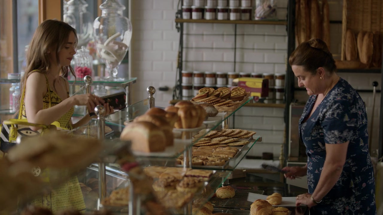 Emily_in_Paris_S01E01_Emily_in_Paris_720p_NF_WEB-DL_DDP5_1_x264-BTN_1604.jpg Emily_in_Paris_S01E01_Emily_in_Paris_720p_NF_WEB-DL_DDP5_1_x264-BTN_1604.jpg