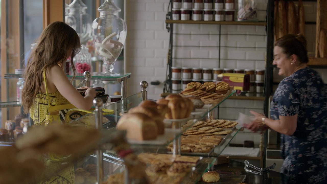 Emily_in_Paris_S01E01_Emily_in_Paris_720p_NF_WEB-DL_DDP5_1_x264-BTN_1616.jpg Emily_in_Paris_S01E01_Emily_in_Paris_720p_NF_WEB-DL_DDP5_1_x264-BTN_1616.jpg