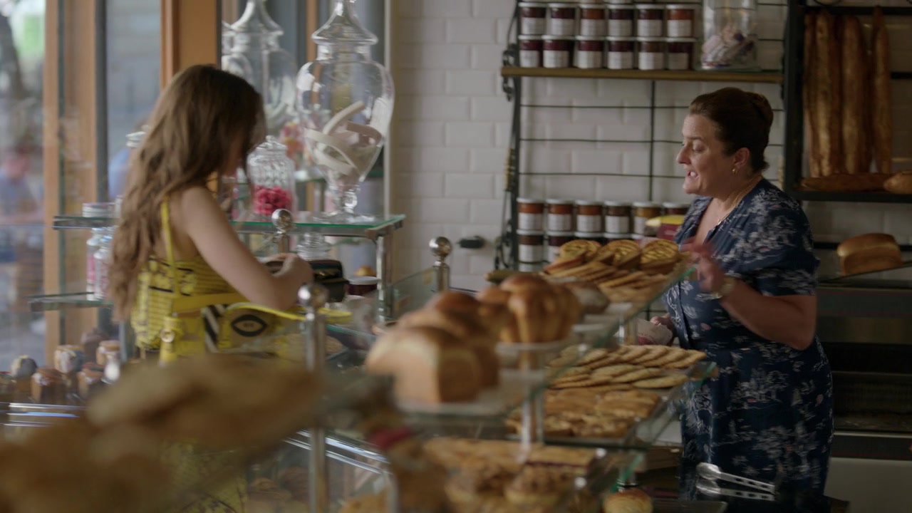 Emily_in_Paris_S01E01_Emily_in_Paris_720p_NF_WEB-DL_DDP5_1_x264-BTN_1617.jpg Emily_in_Paris_S01E01_Emily_in_Paris_720p_NF_WEB-DL_DDP5_1_x264-BTN_1617.jpg