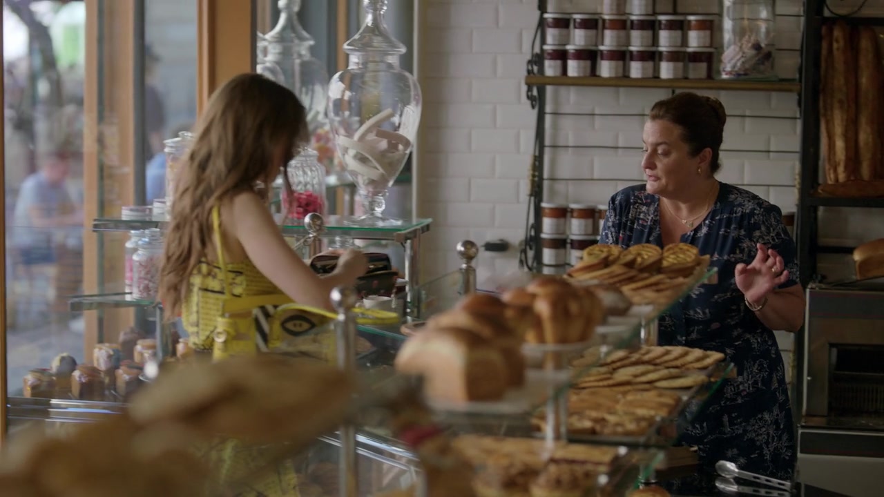 Emily_in_Paris_S01E01_Emily_in_Paris_720p_NF_WEB-DL_DDP5_1_x264-BTN_1618.jpg Emily_in_Paris_S01E01_Emily_in_Paris_720p_NF_WEB-DL_DDP5_1_x264-BTN_1618.jpg