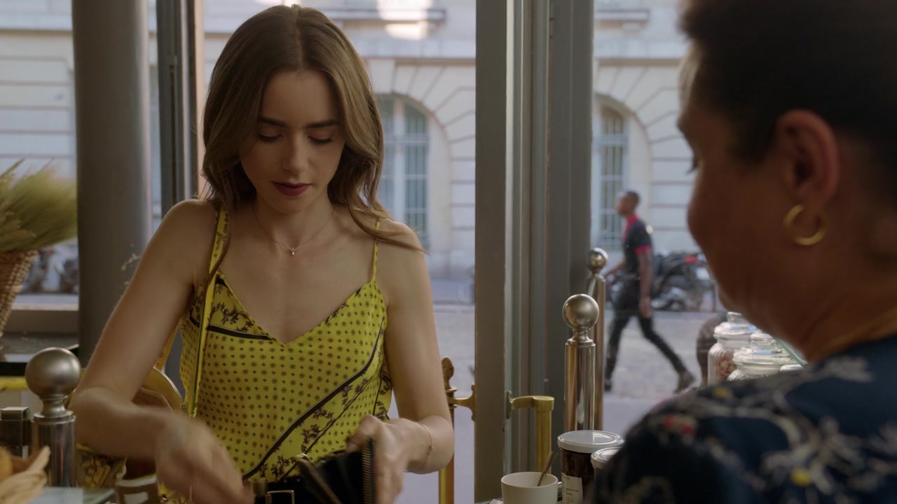 Emily_in_Paris_S01E01_Emily_in_Paris_720p_NF_WEB-DL_DDP5_1_x264-BTN_1619.jpg