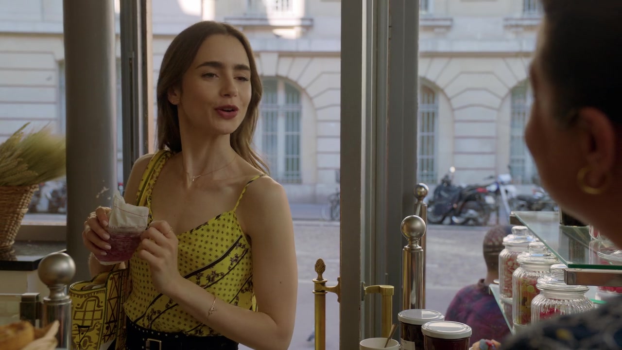 Emily_in_Paris_S01E01_Emily_in_Paris_720p_NF_WEB-DL_DDP5_1_x264-BTN_1638.jpg