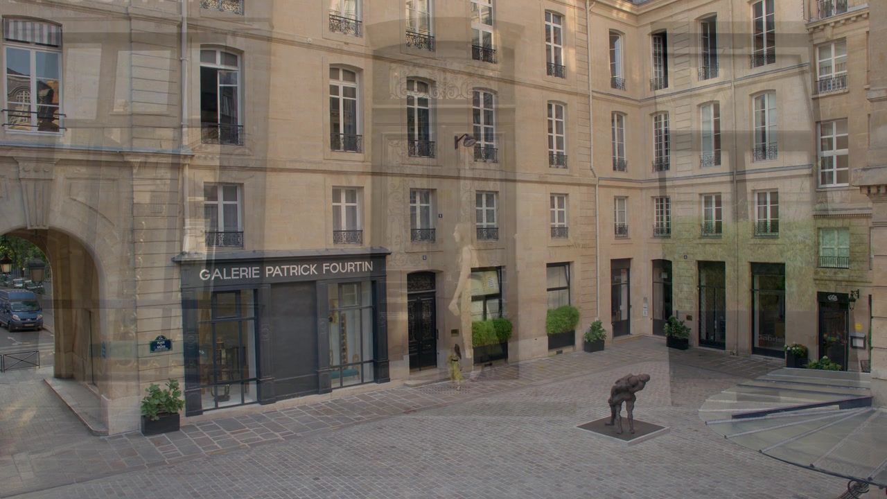 Emily_in_Paris_S01E01_Emily_in_Paris_720p_NF_WEB-DL_DDP5_1_x264-BTN_1709.jpg