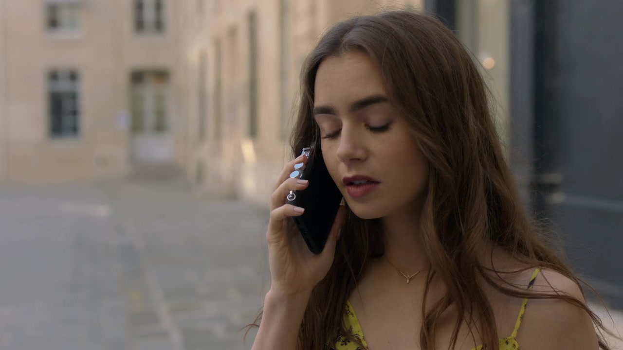 Emily_in_Paris_S01E01_Emily_in_Paris_720p_NF_WEB-DL_DDP5_1_x264-BTN_1728.jpg