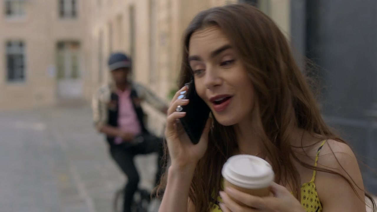 Emily_in_Paris_S01E01_Emily_in_Paris_720p_NF_WEB-DL_DDP5_1_x264-BTN_1737.jpg