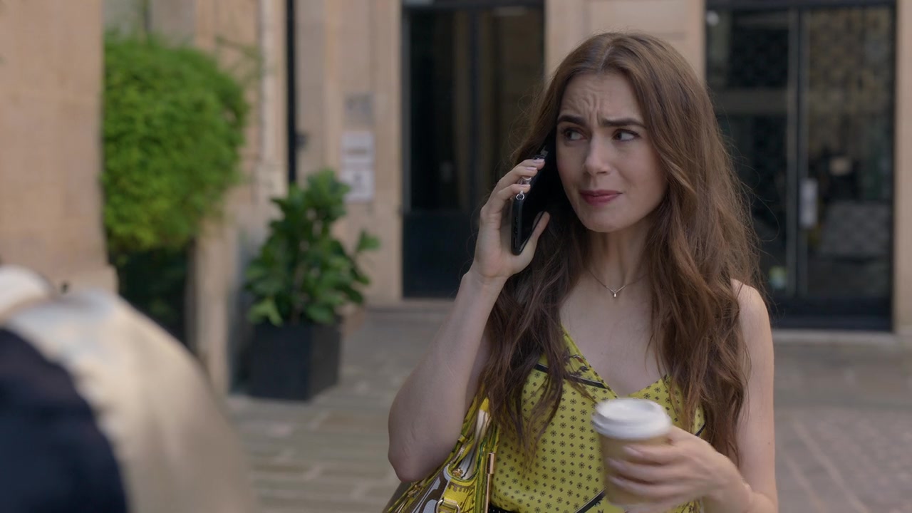 Emily_in_Paris_S01E01_Emily_in_Paris_720p_NF_WEB-DL_DDP5_1_x264-BTN_1745.jpg