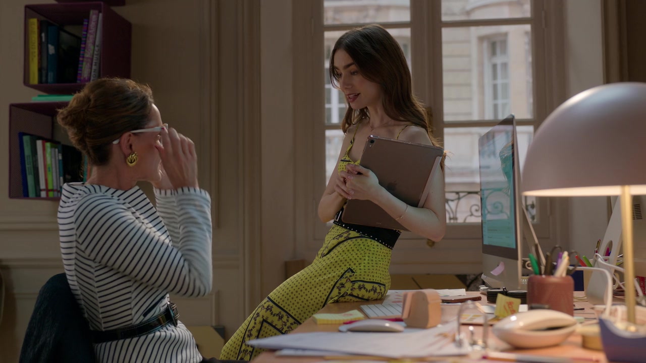 Emily_in_Paris_S01E01_Emily_in_Paris_720p_NF_WEB-DL_DDP5_1_x264-BTN_1800.jpg Emily_in_Paris_S01E01_Emily_in_Paris_720p_NF_WEB-DL_DDP5_1_x264-BTN_1800.jpg