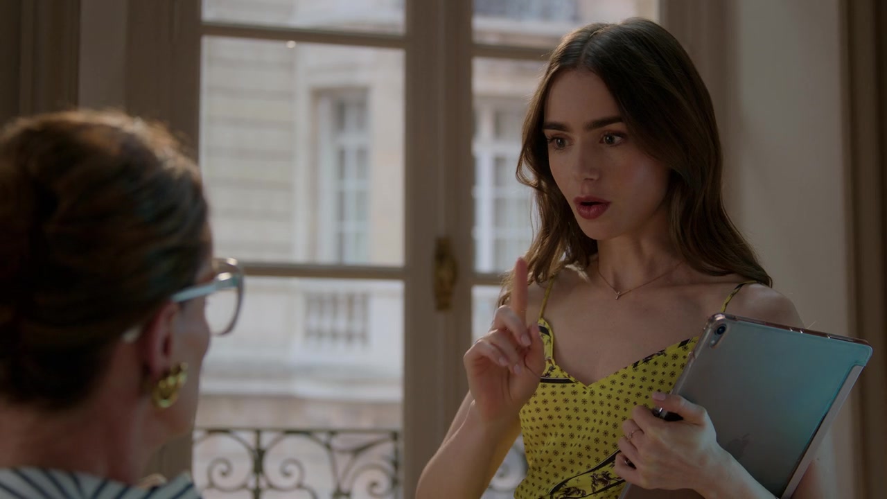 Emily_in_Paris_S01E01_Emily_in_Paris_720p_NF_WEB-DL_DDP5_1_x264-BTN_1807.jpg