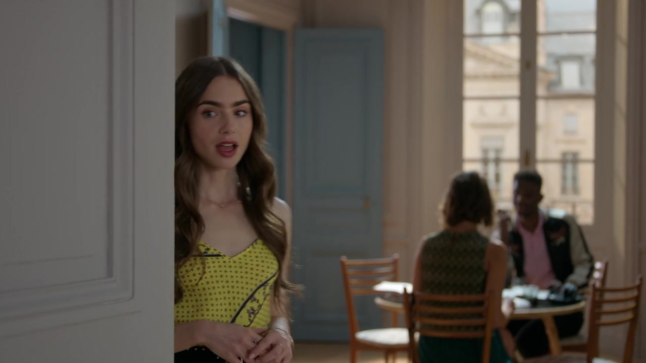 Emily_in_Paris_S01E01_Emily_in_Paris_720p_NF_WEB-DL_DDP5_1_x264-BTN_1843.jpg