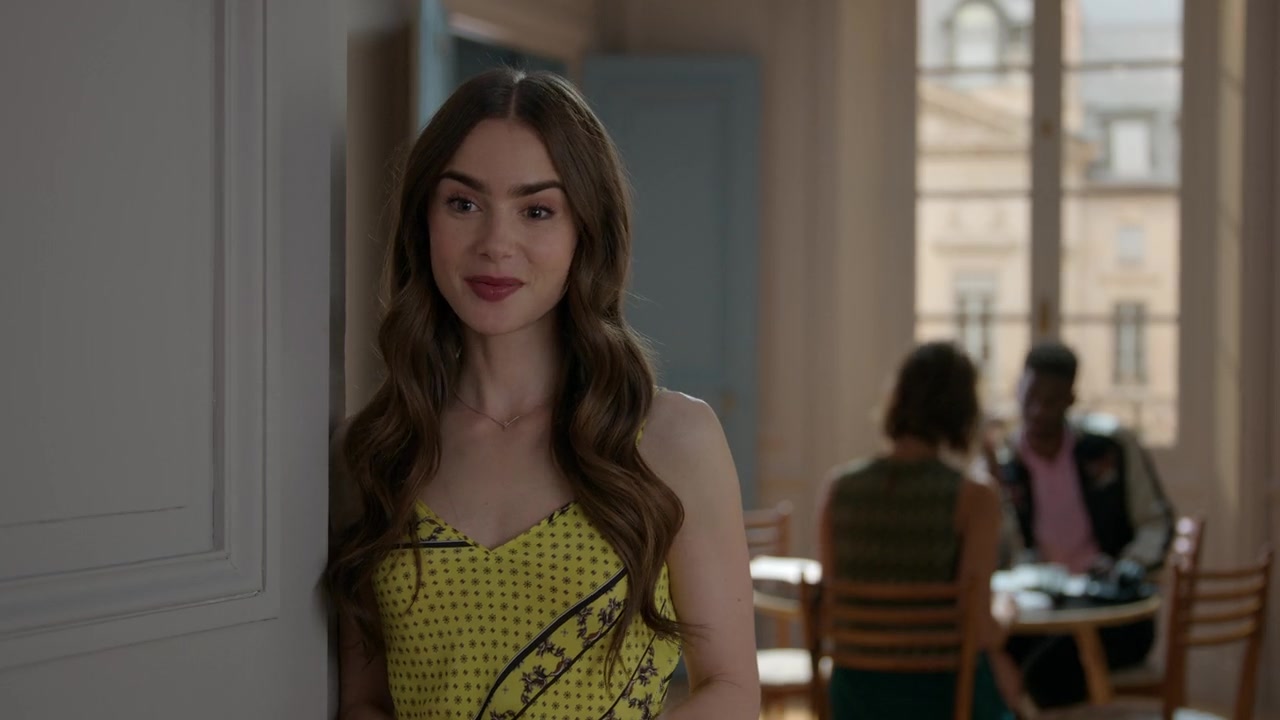 Emily_in_Paris_S01E01_Emily_in_Paris_720p_NF_WEB-DL_DDP5_1_x264-BTN_1847.jpg