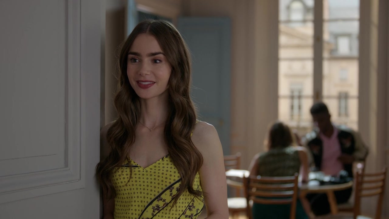 Emily_in_Paris_S01E01_Emily_in_Paris_720p_NF_WEB-DL_DDP5_1_x264-BTN_1856.jpg
