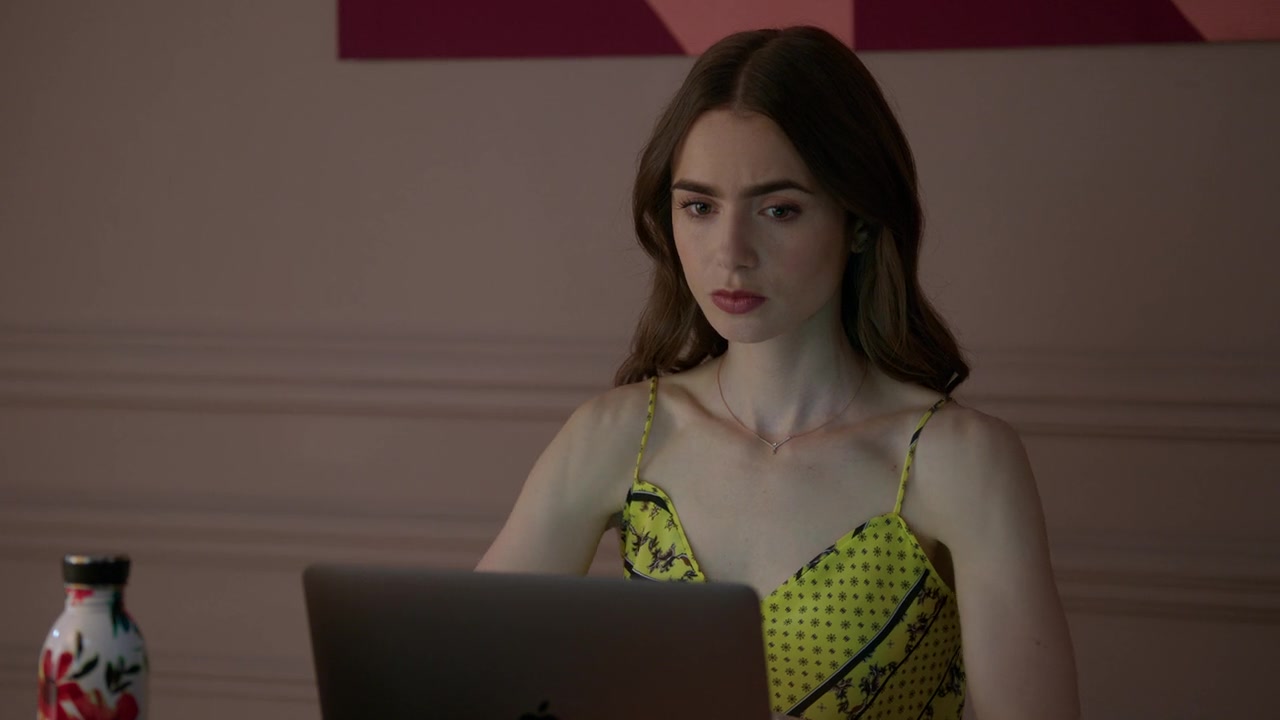 Emily_in_Paris_S01E01_Emily_in_Paris_720p_NF_WEB-DL_DDP5_1_x264-BTN_1873.jpg