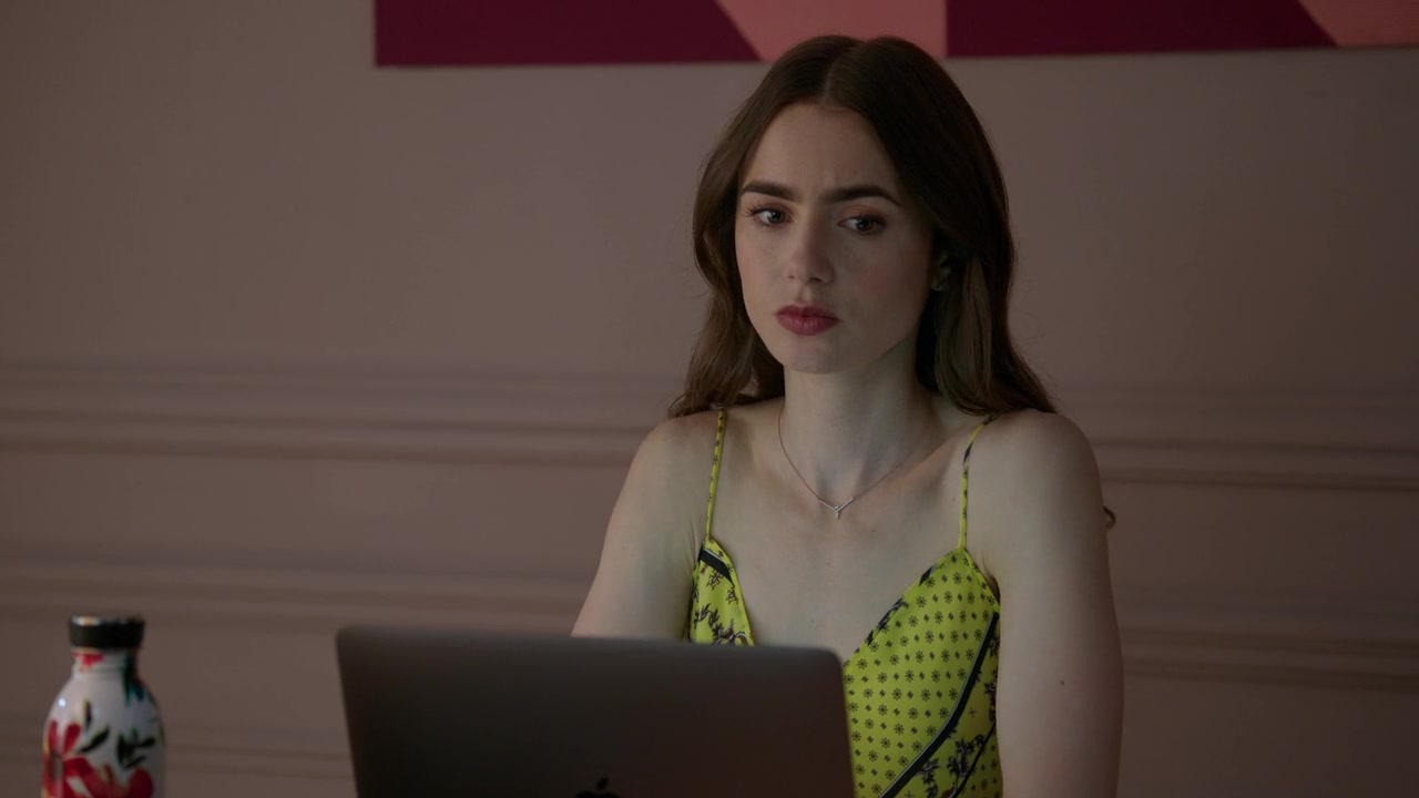 Emily_in_Paris_S01E01_Emily_in_Paris_720p_NF_WEB-DL_DDP5_1_x264-BTN_1874.jpg