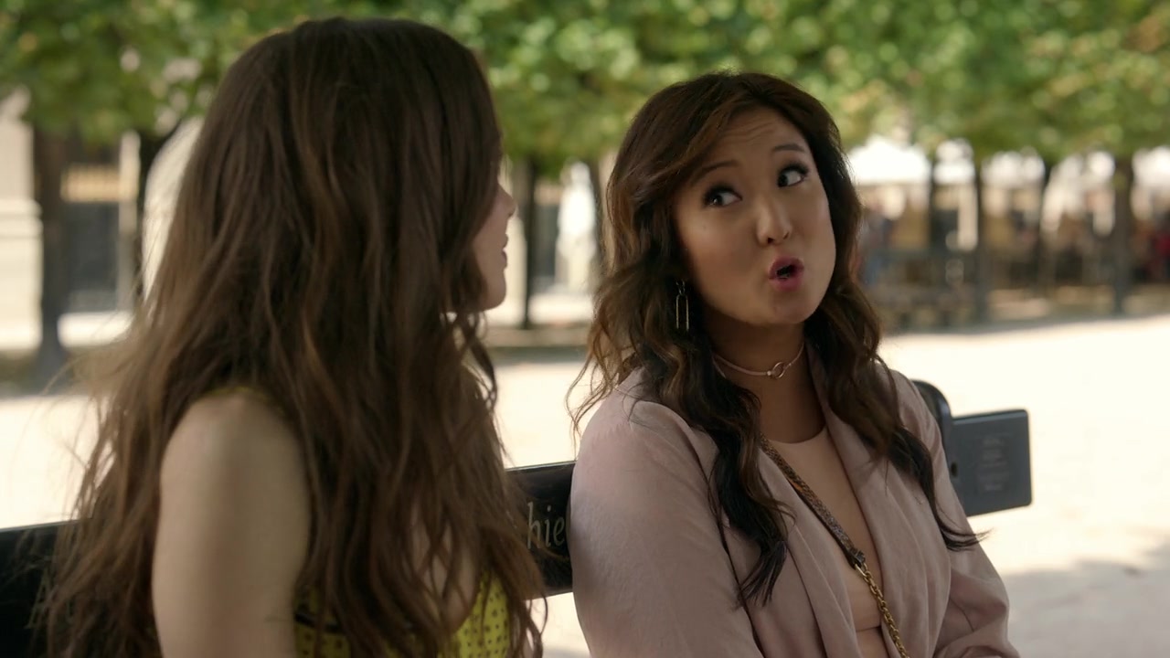 Emily_in_Paris_S01E01_Emily_in_Paris_720p_NF_WEB-DL_DDP5_1_x264-BTN_2001.jpg