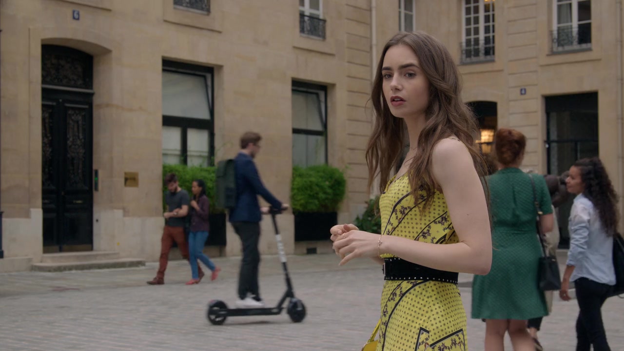 Emily_in_Paris_S01E01_Emily_in_Paris_720p_NF_WEB-DL_DDP5_1_x264-BTN_2118.jpg