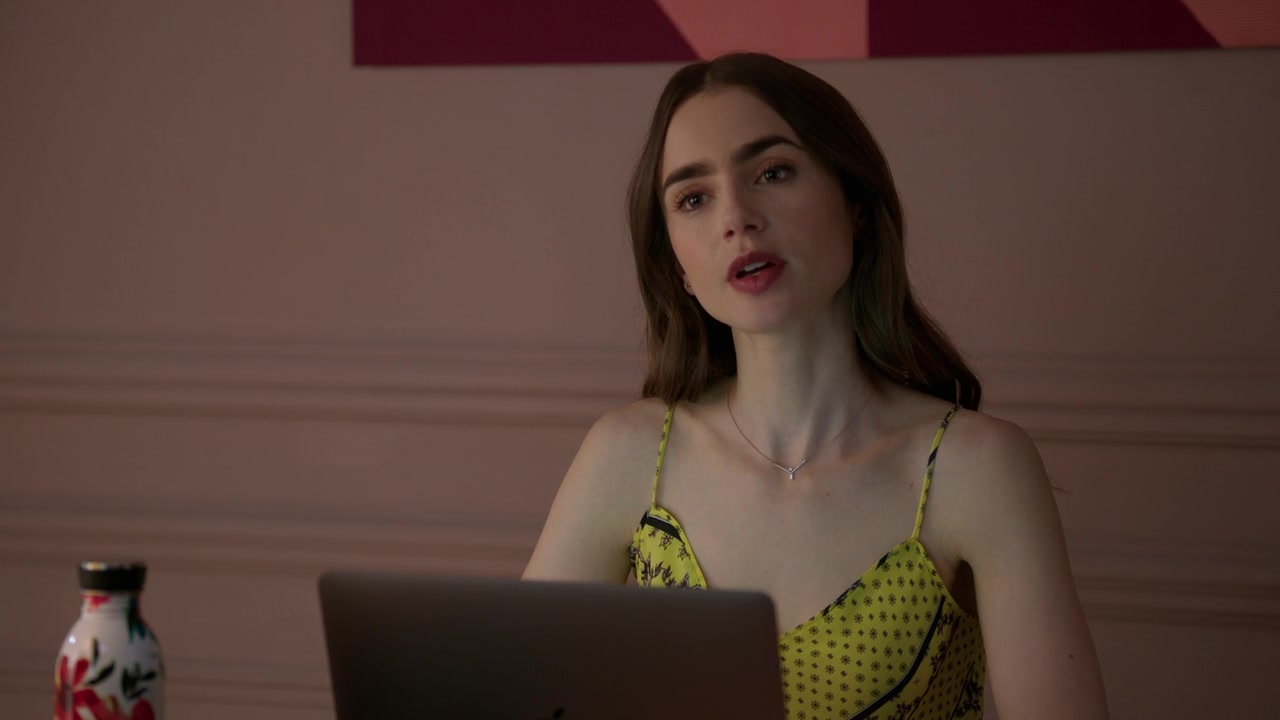 Emily_in_Paris_S01E01_Emily_in_Paris_720p_NF_WEB-DL_DDP5_1_x264-BTN_2151.jpg