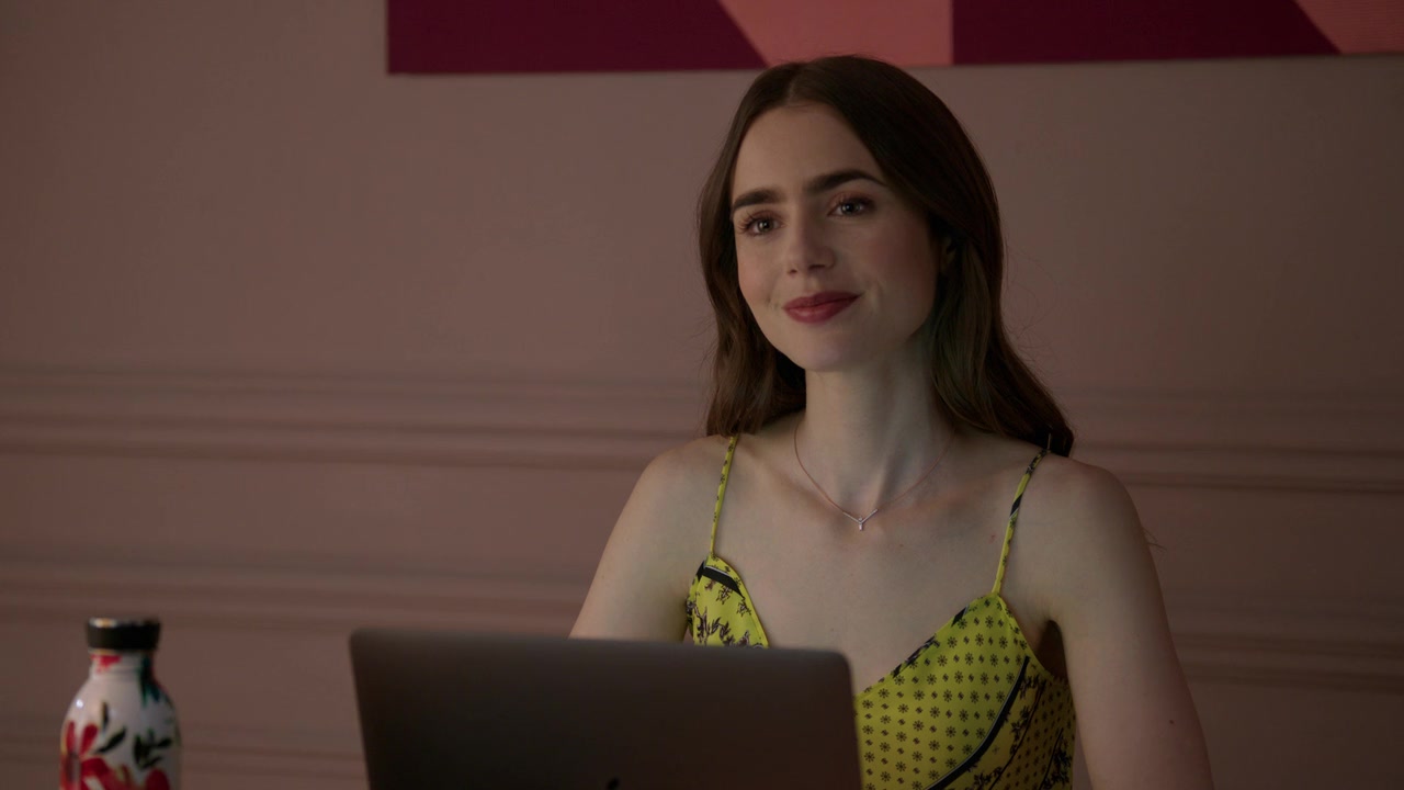 Emily_in_Paris_S01E01_Emily_in_Paris_720p_NF_WEB-DL_DDP5_1_x264-BTN_2173.jpg
