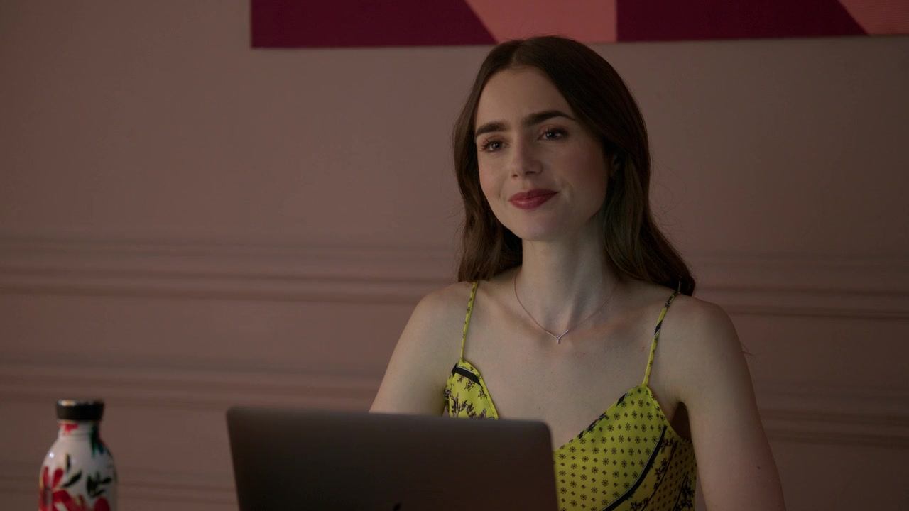Emily_in_Paris_S01E01_Emily_in_Paris_720p_NF_WEB-DL_DDP5_1_x264-BTN_2175.jpg