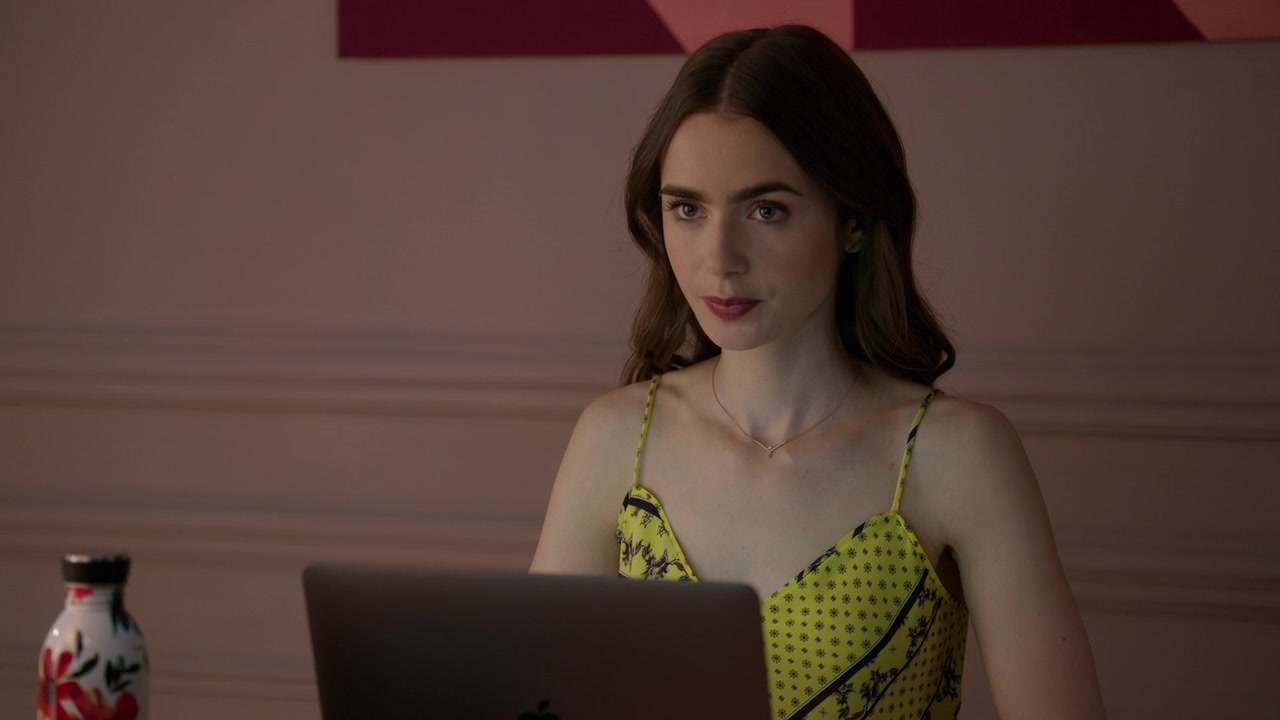 Emily_in_Paris_S01E01_Emily_in_Paris_720p_NF_WEB-DL_DDP5_1_x264-BTN_2186.jpg