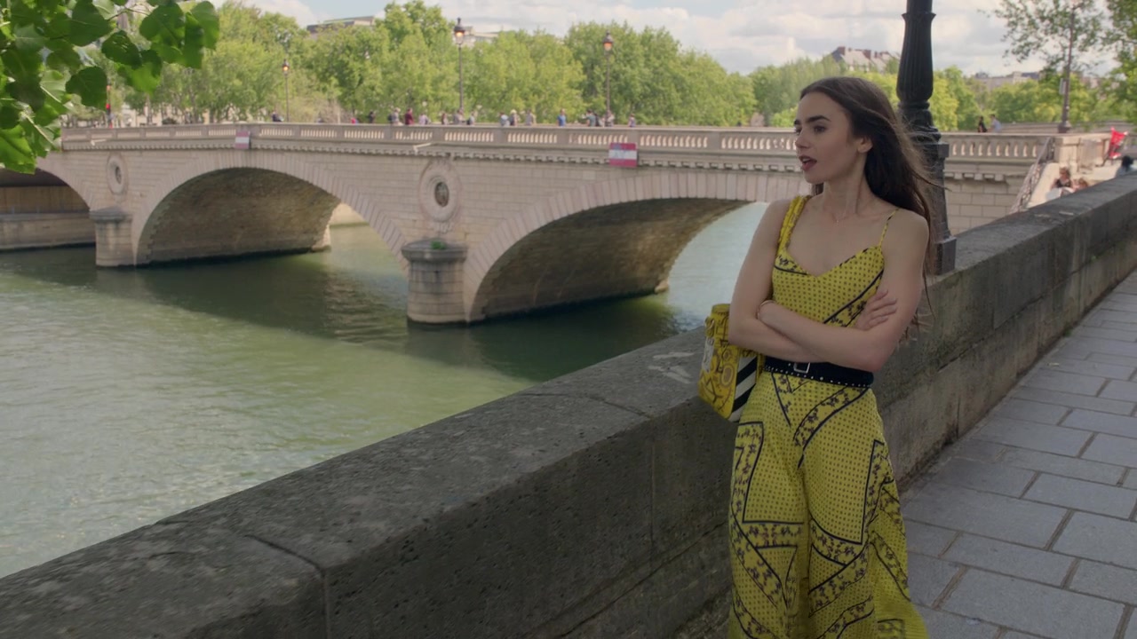 Emily_in_Paris_S01E01_Emily_in_Paris_720p_NF_WEB-DL_DDP5_1_x264-BTN_2215.jpg Emily_in_Paris_S01E01_Emily_in_Paris_720p_NF_WEB-DL_DDP5_1_x264-BTN_2215.jpg
