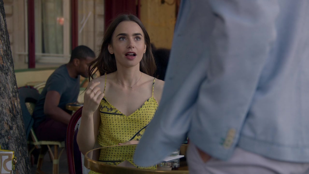 Emily_in_Paris_S01E01_Emily_in_Paris_720p_NF_WEB-DL_DDP5_1_x264-BTN_2266.jpg