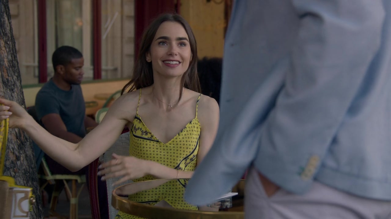 Emily_in_Paris_S01E01_Emily_in_Paris_720p_NF_WEB-DL_DDP5_1_x264-BTN_2271.jpg