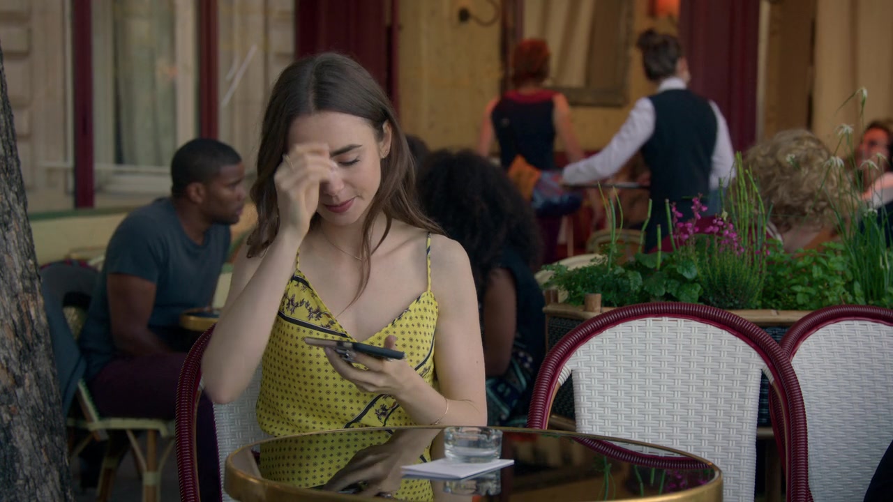 Emily_in_Paris_S01E01_Emily_in_Paris_720p_NF_WEB-DL_DDP5_1_x264-BTN_2289.jpg
