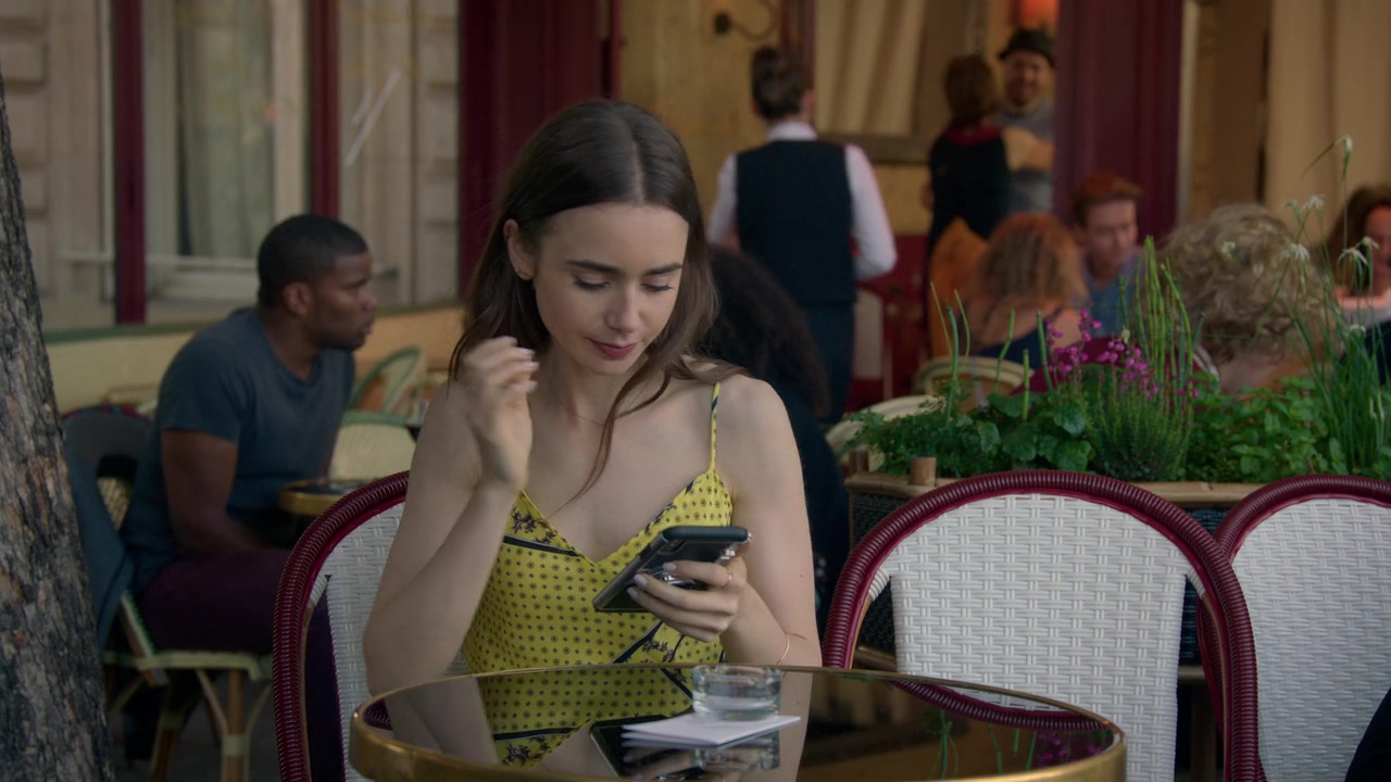 Emily_in_Paris_S01E01_Emily_in_Paris_720p_NF_WEB-DL_DDP5_1_x264-BTN_2291.jpg