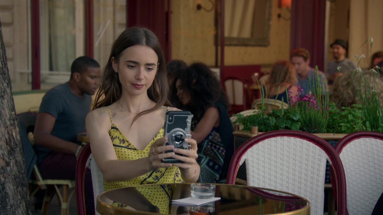 Emily_in_Paris_S01E01_Emily_in_Paris_720p_NF_WEB-DL_DDP5_1_x264-BTN_2314.jpg