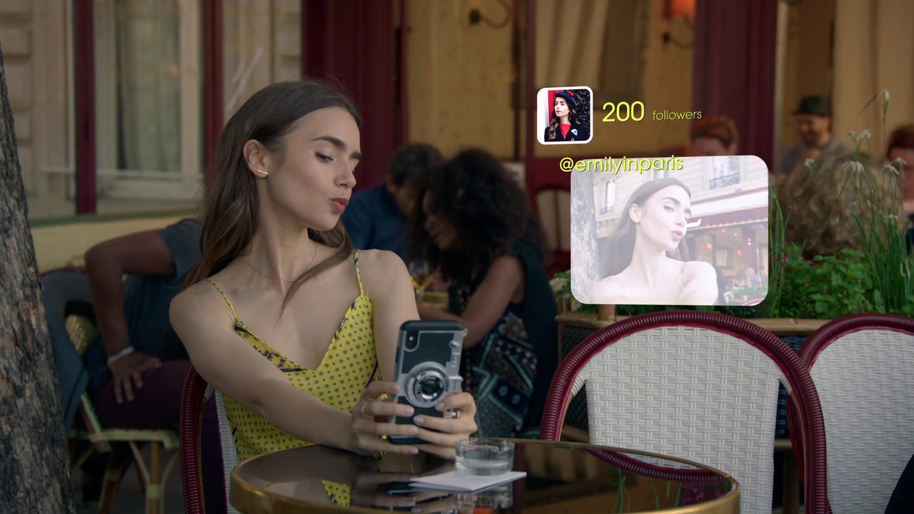 Emily_in_Paris_S01E01_Emily_in_Paris_720p_NF_WEB-DL_DDP5_1_x264-BTN_2319.jpg