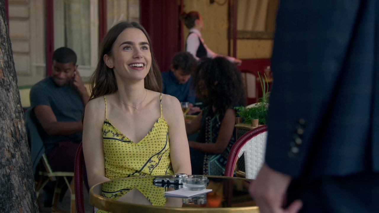 Emily_in_Paris_S01E01_Emily_in_Paris_720p_NF_WEB-DL_DDP5_1_x264-BTN_2338.jpg