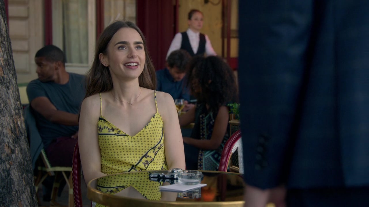 Emily_in_Paris_S01E01_Emily_in_Paris_720p_NF_WEB-DL_DDP5_1_x264-BTN_2340.jpg