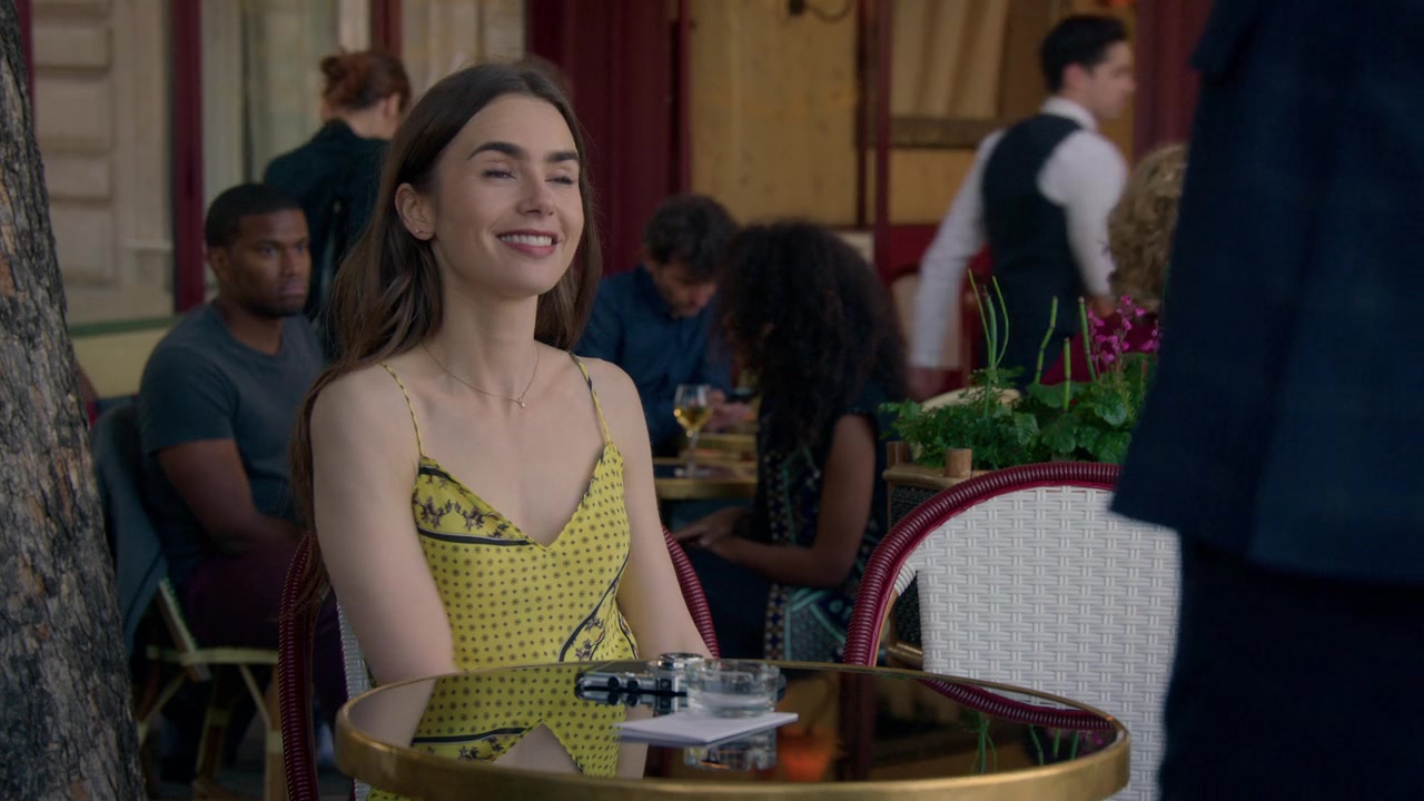 Emily_in_Paris_S01E01_Emily_in_Paris_720p_NF_WEB-DL_DDP5_1_x264-BTN_2354.jpg